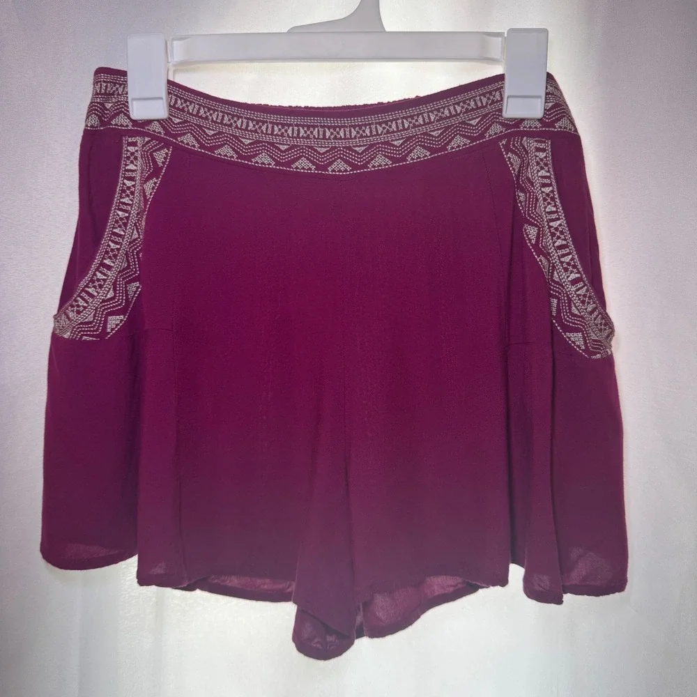 Hollister Magenta Flowy Embroidered Boho Shorts‎ Womens Medium Purple Festival